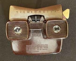 View-Master 3-D Viewer in box	4.5x5x4in	HxWxD
