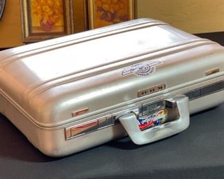 Vintage Halliburton Zero Aluminum Briefcase	13.5 x 17.5 x 5in	HxWxD
