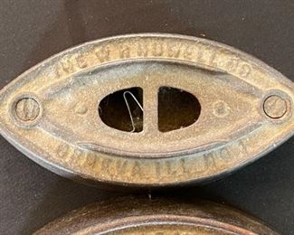 Howell Co.(Geneva Ill.) Cast Iron / Sad Iron w Wood Handle / Vintage Kitchen	5x6.5x3.5in	HxWxD
