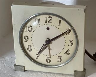 1940s Westclox Logan S5-F Electric Alarm Clock	5 x 4.75 x 2.25in	HxWxD
