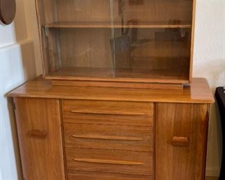 Vintage MCM Bissman Solid Walnut Credenza Hutch Sideboard	59x50x20in	HxWxD
