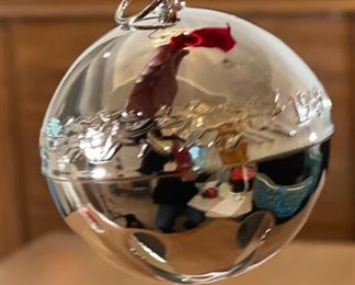 Wallace Silversmiths Ornament 1989 Sleigh Bell Silver Plated	Box: 3x3.75x3.75in	HxWxD
