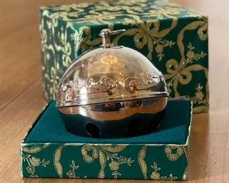 Wallace Silversmiths Ornament 1984 Sleigh Bell Silver Plated	Box: 3x3.75x3.75in	HxWxD
