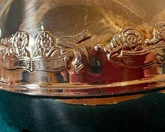 Wallace Silversmiths Ornament 1984 Sleigh Bell Silver Plated	Box: 3x3.75x3.75in	HxWxD
