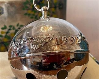 Wallace Silversmiths Ornament 1992 Sleigh Bell Silver Plated	Box: 3x3.75x3.75in	HxWxD
