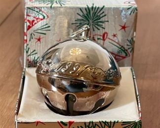 Wallace Silversmiths Ornament 1991 Sleigh Bell Silver Plated	Box: 3x3.75x3.75in	HxWxD
