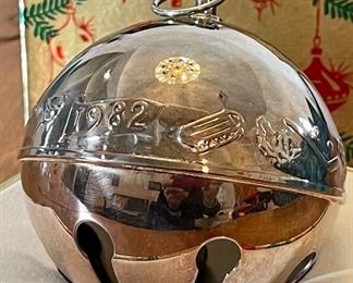 Wallace Silversmiths Ornament 1982 Sleigh Bell Silver Plated	Box: 3x3.75x3.75in	HxWxD
