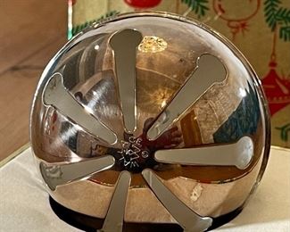 Wallace Silversmiths Ornament 1982 Sleigh Bell Silver Plated	Box: 3x3.75x3.75in	HxWxD
