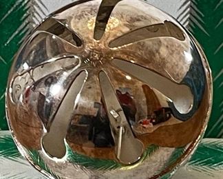 Wallace Silversmiths Ornament 1975 Sleigh Bell Silver Plated	Box: 3x3.75x3.75in	HxWxD
