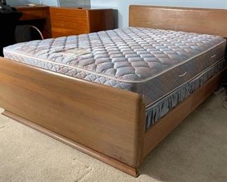Vintage MCM Carl Bissman Solid Walnut Full Bed with Mattress	37x57x80<BR> mattress: 73x53in	
