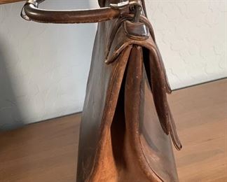 Vintage Rugged Leather Purse Handbag	9.5x12x4.5in	HxWxD
