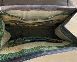 Vintage Rugged Leather Purse Handbag	9.5x12x4.5in	HxWxD
