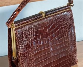 Vintage Lucille De Paris Alligator Purse Handbag	8.5x9.5x2.75in	HxWxD
