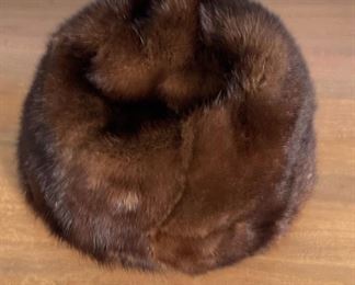 Vintage Christian Dior Bonwit Teller Mink Fur Hat	7in H x 8in diameter <BR>Inside diameter: 7in	
