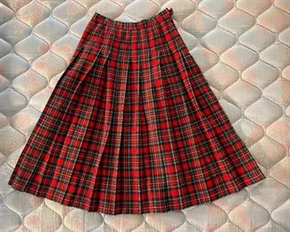 "Pendleton Petite Wool Long Skirt Red Plaid PRINCE CHARLES EDWARD STEWART TARTAN"	SZ: 4<BR>29in long	
