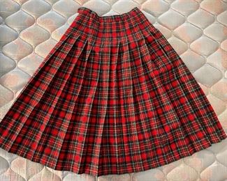"Pendleton Petite Wool Long Skirt Red Plaid PRINCE CHARLES EDWARD STEWART TARTAN"	SZ: 4<BR>29in long	
