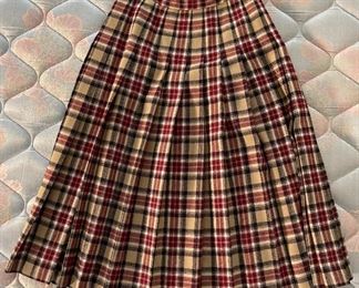 Pendleton Petite Wool Long Skirt Brown/Black/Red	SZ: 4<BR>27.5in Long	
