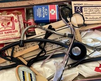 1940s Little Country Doctor   Playset Toy	3x13x8.5in	HxWxD
