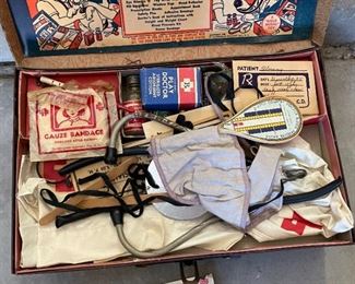 1940s Little Country Doctor   Playset Toy	3x13x8.5in	HxWxD
