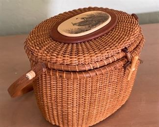 Vintage Barlow Nantucket Basket Quail Scrimshaw	7x10x7in	HxWxD
