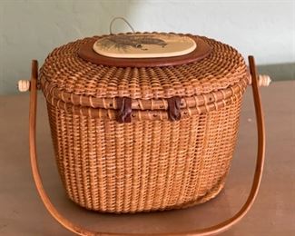 Vintage Barlow Nantucket Basket Quail Scrimshaw	7x10x7in	HxWxD
