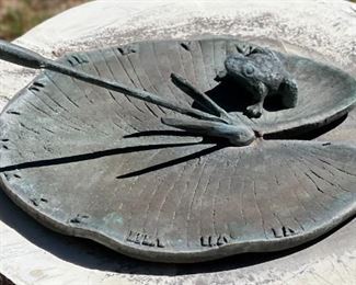 Bronze Frog & Lily Pad Sundial	3x7x8in	HxWxD
