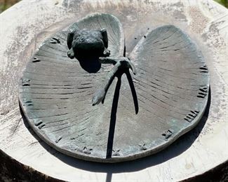 Bronze Frog & Lily Pad Sundial	3x7x8in	HxWxD
