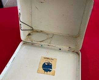 1967 Campus Queen Lunchbox and Thermos by King Seeley	9 x 7 x 4	HxWxD
