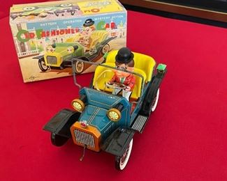 Vintage Japan TN Battery Operated Old Fashioned Tin Car Toy in the Box	9x5x5	
