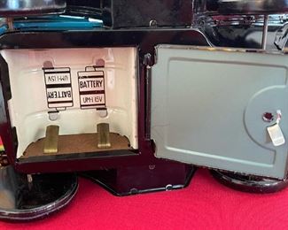 Vintage Japan TN Battery Operated Old Fashioned Tin Car Toy in the Box	9x5x5	
