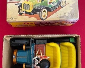 Vintage Japan TN Battery Operated Old Fashioned Tin Car Toy in the Box	9x5x5	
