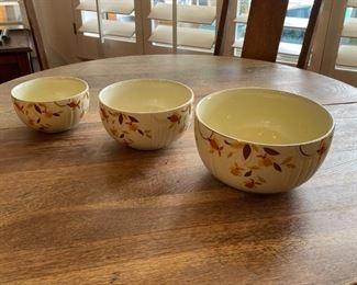 VINTAGE HALL POTTERY AUTUMN LEAF JEWEL 3 BOWL SET		
