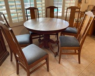 Old wooden oak round dining room table with 6 chairs	Table 30 inches high 41.5 inches in diameter chair seating height 20.5 inches chair with 17 inches	
