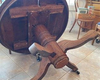 Old wooden oak round dining room table with 6 chairs	Table 30 inches high 41.5 inches in diameter chair seating height 20.5 inches chair with 17 inches	
