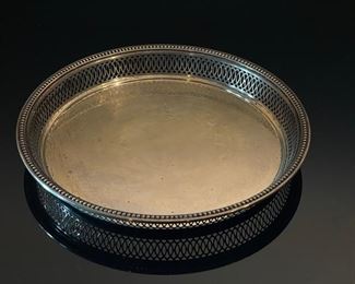 8.5in Wallace Sterling Silver Pierced Cocktail Tray 4571	1in H x 8.5in Diameter 	
