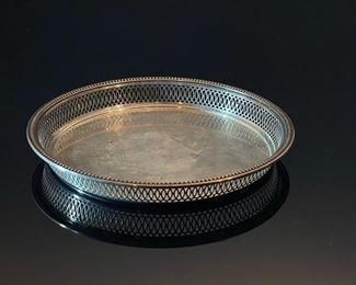8.5in Wallace Sterling Silver Pierced Cocktail Tray 4571	1in H x 8.5in Diameter 	
