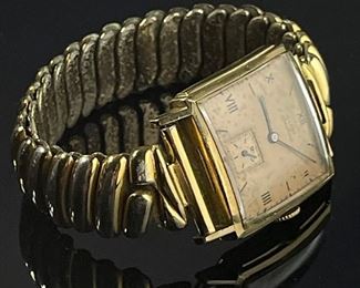 1943 Elgin Deluxe 10k Gold Fill Watch 17 Jewels 555 Movement 	Case: 52x25mm	
