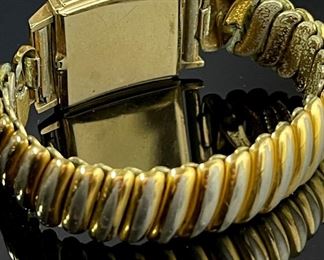 1943 Elgin Deluxe 10k Gold Fill Watch 17 Jewels 555 Movement 	Case: 52x25mm	
