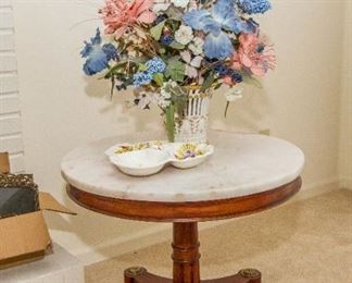 Antique Round Table w/Marble Top & Brass Accents