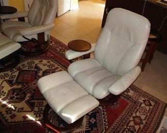 Ekorness Stressless chairs with ottoman
