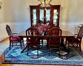 Dining Room Table and chairs with rug