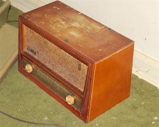 Mid Century Zenith Radio