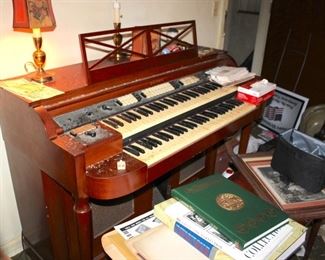Baldwin Organ & Bench