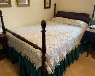 Mahogany Pineapple Bed