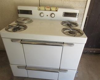 Cool retro Maytag dutch oven