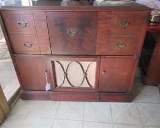 RCA radio & record player (45-78rpms)