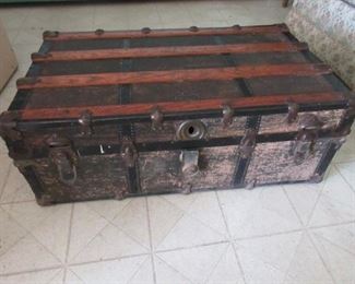 antique flat top steamer trunk