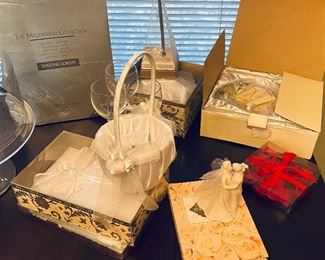 Beverly Clark Guest Book Unused, Wedding Topper, Rose Pedals 