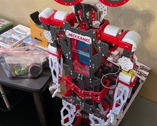Meccano 2.0 Tall Robot
