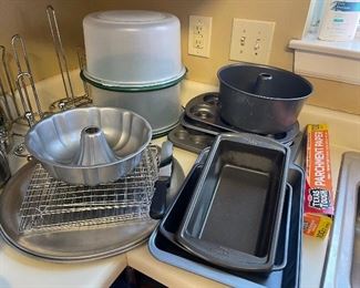 plastic Storage for Cakes, Wilton, Nordic ware pans